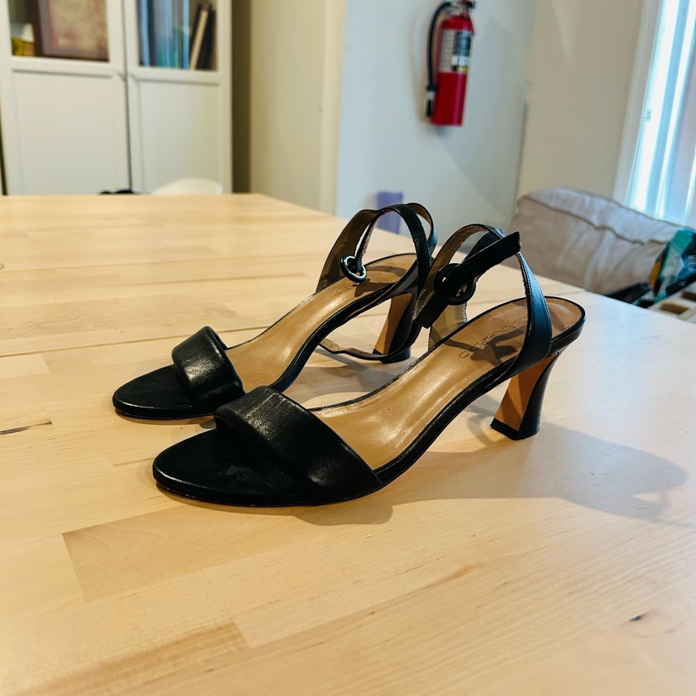 Bernardo Black Leather Strappy Heeled Sandals Size 8M - Made in Brazil